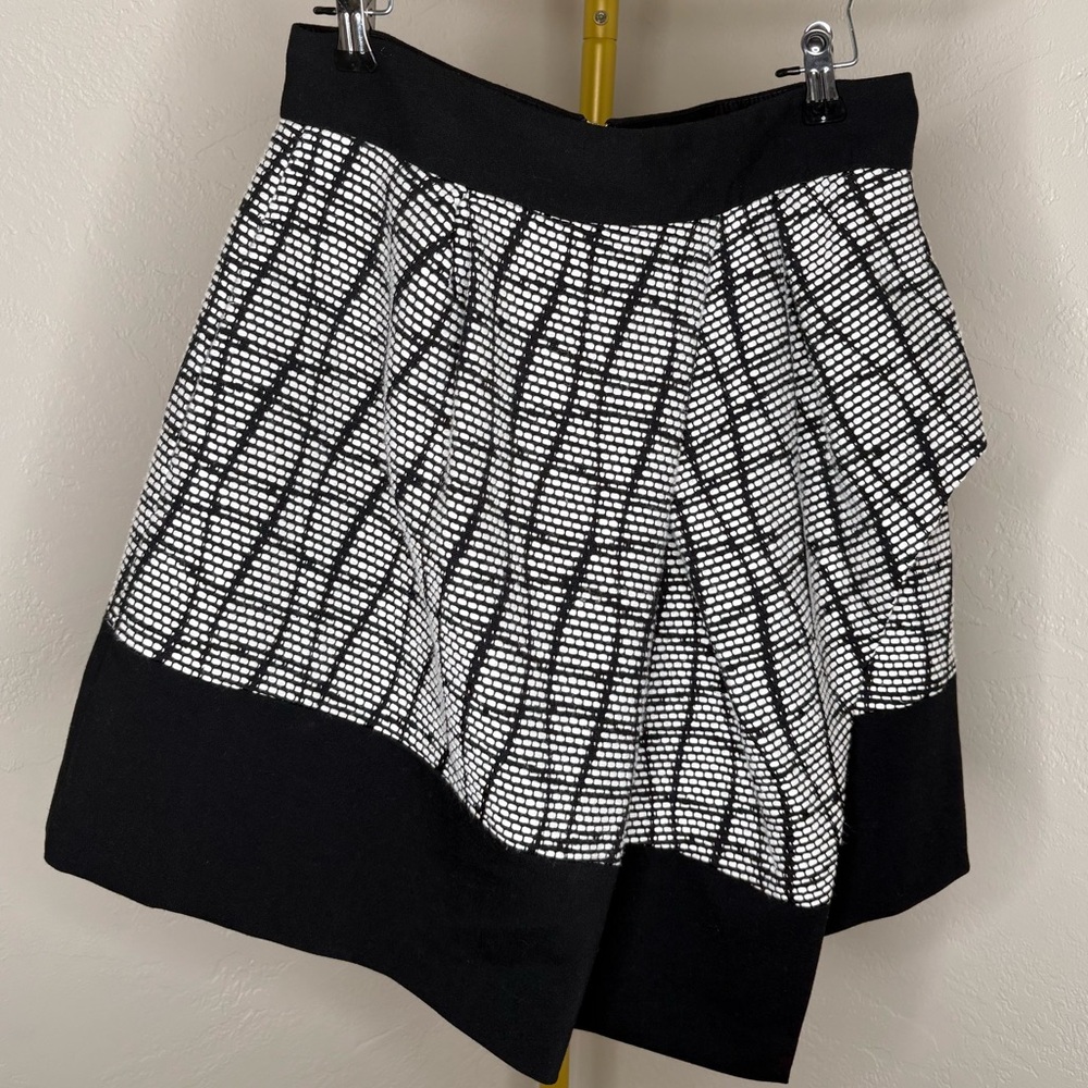 NWOT Banana Republic Black and White Skirt